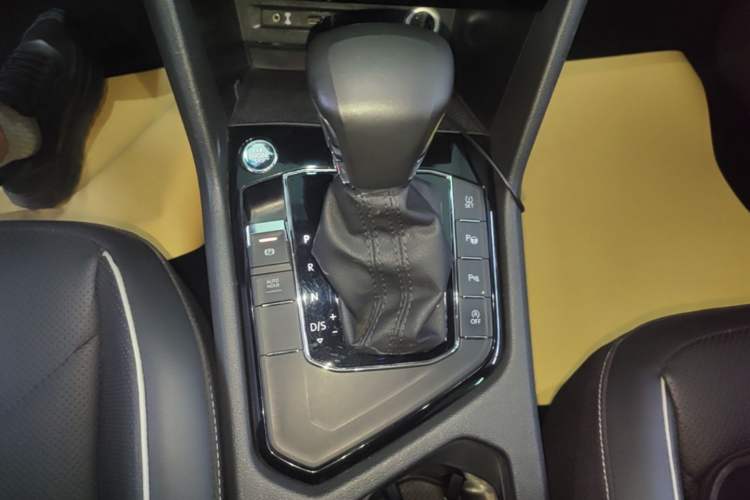 Used Volkswagen Tiguan L 2017 330TSI Automatic Two-Wheel Drive Flagship Edition Gear Lever