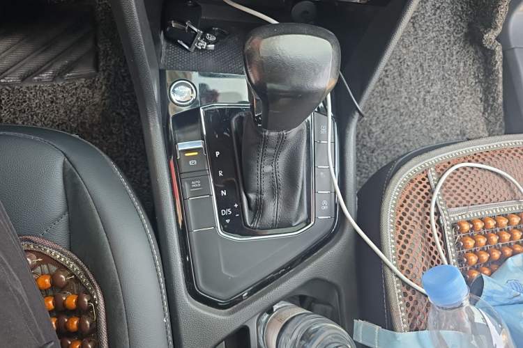 Used Volkswagen Tiguan L 2017 330TSI Automatic Two-Wheel Drive Luxury Edition Gear Lever