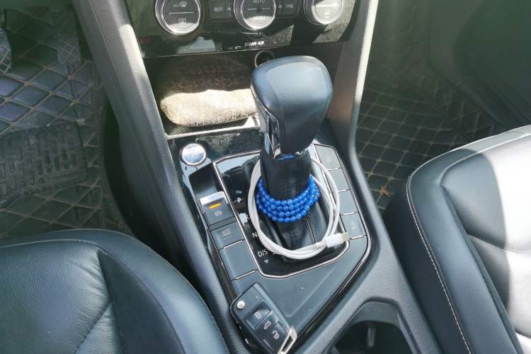 Used Volkswagen Tiguan L 2017 330TSI Automatic Two-Wheel Drive Luxury Edition Gear Lever