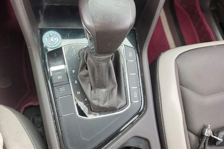 Used Volkswagen Tiguan L 2017 330TSI Automatic Two-Wheel Drive Luxury Edition Gear Lever