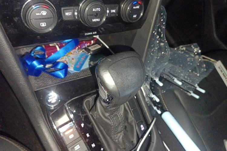 Used Volkswagen Tiguan L 2017 330TSI Automatic Two-Wheel Drive Luxury Edition Gear Lever
