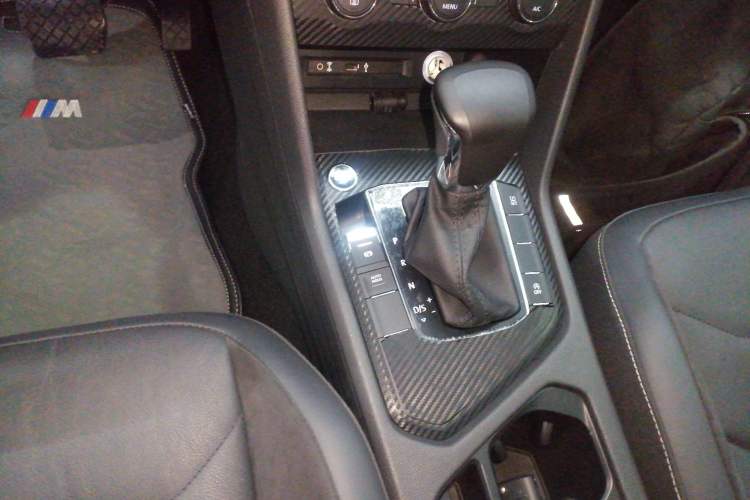 Used Volkswagen Tiguan L 2017 330TSI Automatic Two-Wheel Drive Luxury Edition Gear Lever