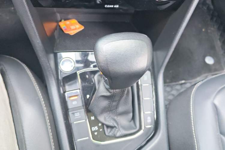 Used Volkswagen Tiguan L 2017 330TSI Automatic Two-Wheel Drive Luxury Edition Gear Lever