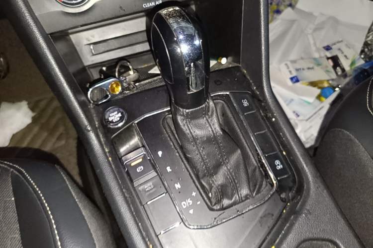 Used Volkswagen Tiguan L 2017 330TSI Automatic Two-Wheel Drive Luxury Edition Gear Lever