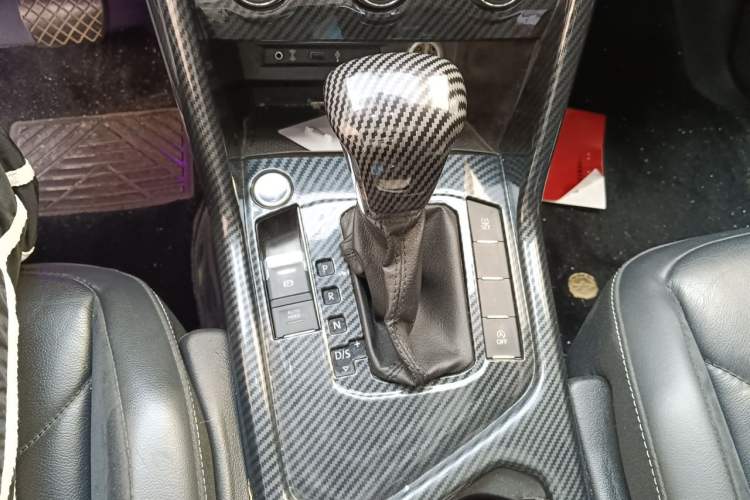 Used Volkswagen Tiguan L 2017 330TSI Automatic Two-Wheel Drive Luxury Edition Gear Lever