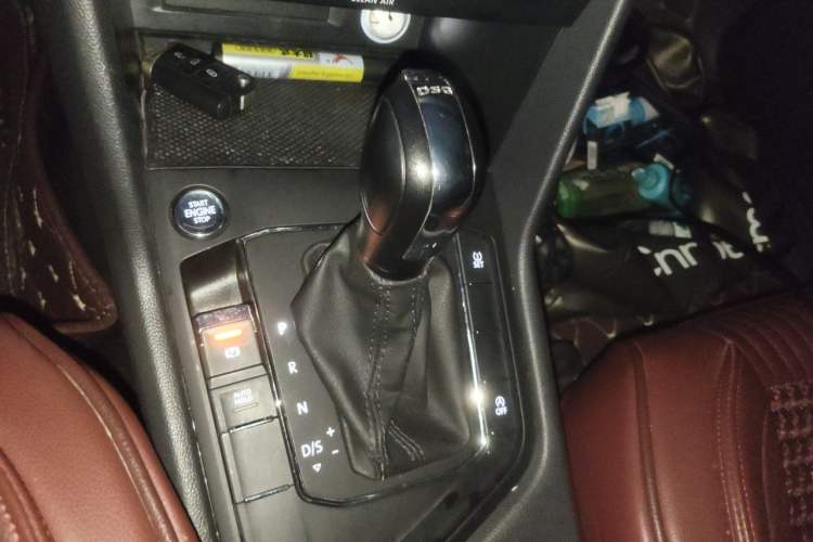 Used Volkswagen Tiguan L 2017 330TSI Automatic Two-Wheel Drive Luxury Edition Gear Lever