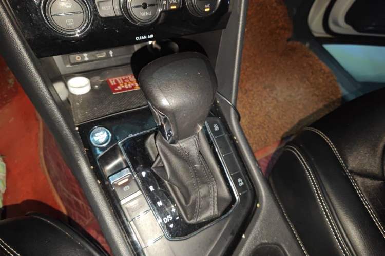 Used Volkswagen Tiguan L 2017 330TSI Automatic Two-Wheel Drive Luxury Edition Gear Lever