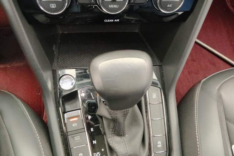 Used Volkswagen Tiguan L 2017 380TSI Automatic All-Wheel-Drive Luxury Edition Gear Lever