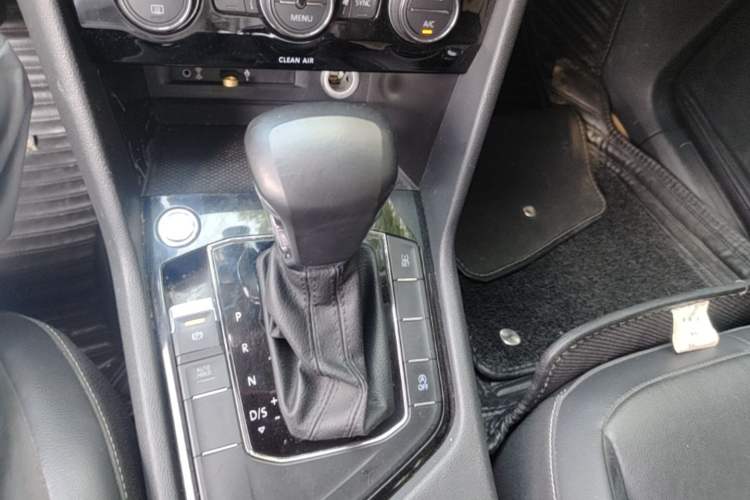 Used Volkswagen Tiguan L 2017 330TSI Automatic Two-Wheel Drive Comfort Edition Gear Lever