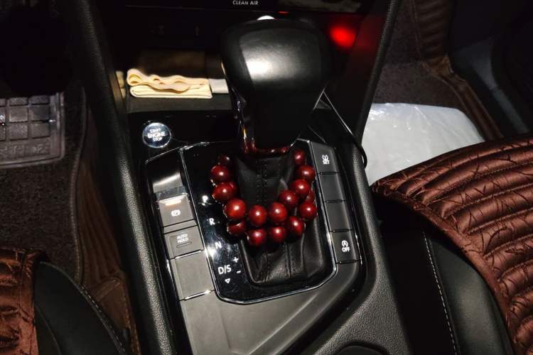 Used Volkswagen Tiguan L 2017 330TSI Automatic Two-Wheel Drive Luxury Edition Gear Lever