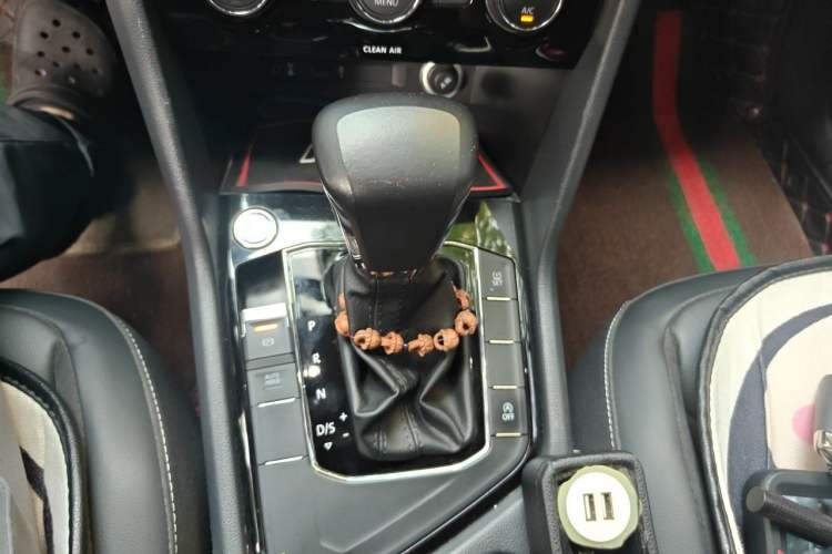 Used Volkswagen Tiguan L 2017 330TSI Automatic Two-Wheel Drive Luxury Edition Gear Lever