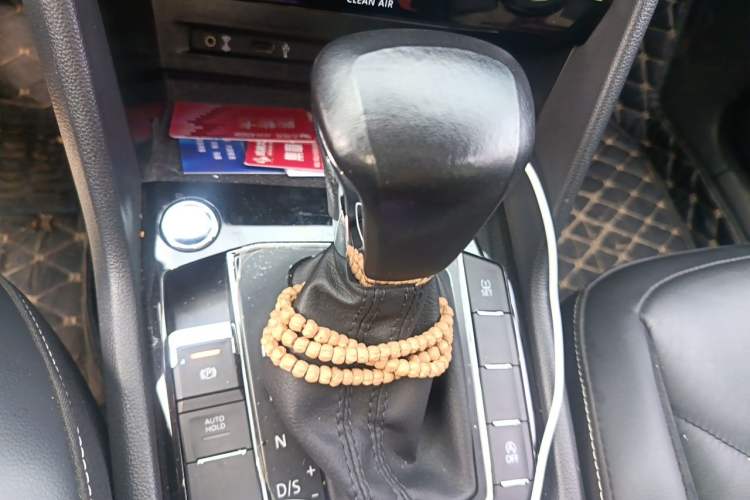 Used Volkswagen Tiguan L 2017 330TSI Automatic Two-Wheel Drive Luxury Edition Gear Lever
