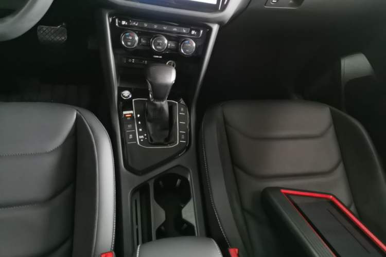 Used Volkswagen Tiguan L 2017 380TSI Automatic All-Wheel-Drive Luxury Edition Gear Lever