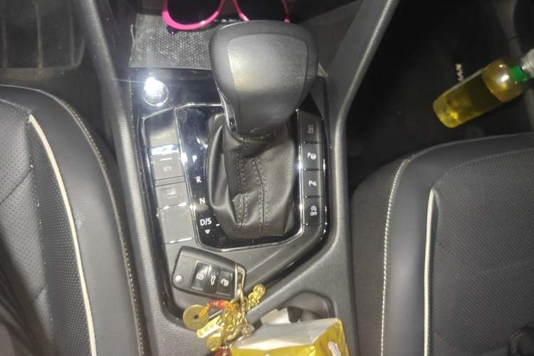 Used Volkswagen Tiguan L 2017 330TSI Automatic Two-Wheel Drive Flagship Edition Gear Lever
