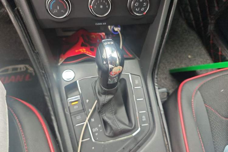 Used Volkswagen Tiguan L 2017 330TSI Automatic Two-Wheel Drive Luxury Edition Gear Lever