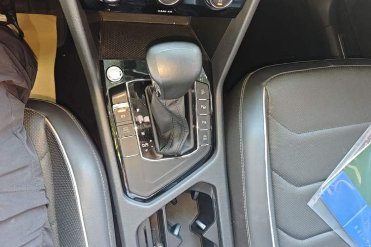 Used Volkswagen Tiguan L 2017 330TSI Automatic Two-Wheel Drive Flagship Edition Gear Lever