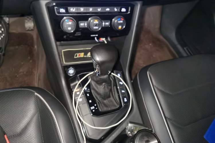 Used Volkswagen Tiguan L 2017 330TSI Automatic Two-Wheel Drive Flagship Edition Gear Lever