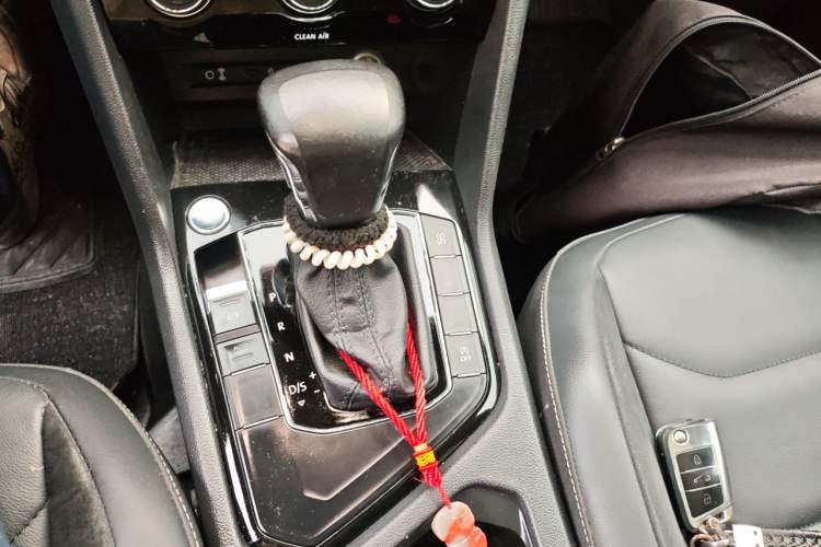 Used Volkswagen Tiguan L 2017 330TSI Automatic Two-Wheel Drive Luxury Edition Gear Lever