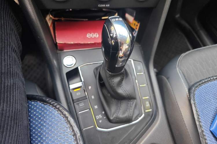 Used Volkswagen Tiguan L 2017 330TSI Automatic Two-Wheel Drive Luxury Edition Gear Lever
