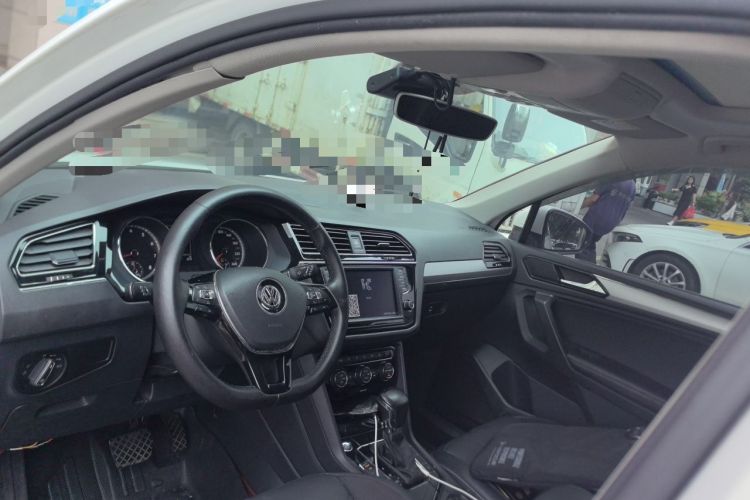 Used Volkswagen Tiguan L 2017 380TSI Automatic All-Wheel-Drive Luxury Edition Headliner