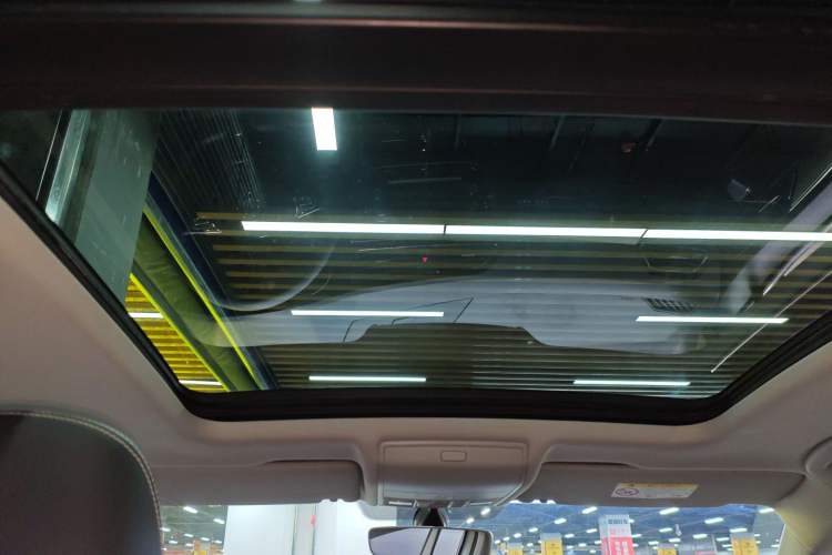 Used Volkswagen Tiguan L 2017 330TSI Automatic Two-Wheel Drive Luxury Edition Headliner