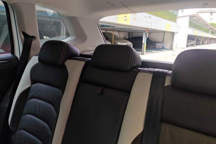 Used Volkswagen Tiguan L 2017 330TSI Automatic Two-Wheel Drive Luxury Edition Headliner