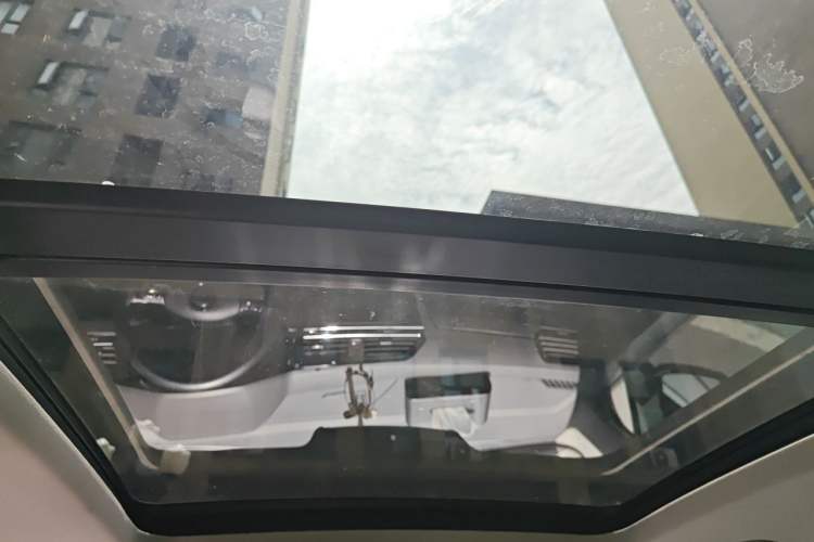 Used Volkswagen Tiguan L 2017 330TSI Automatic Two-Wheel Drive Luxury Edition Headliner