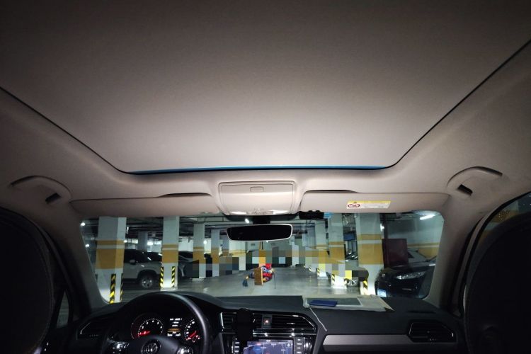 Used Volkswagen Tiguan L 2017 380TSI Automatic All-Wheel-Drive Luxury Edition Headliner