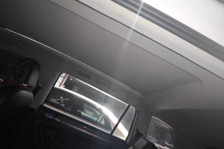 Used Volkswagen Tiguan L 2017 330TSI Automatic Two-Wheel Drive Comfort Edition Headliner
