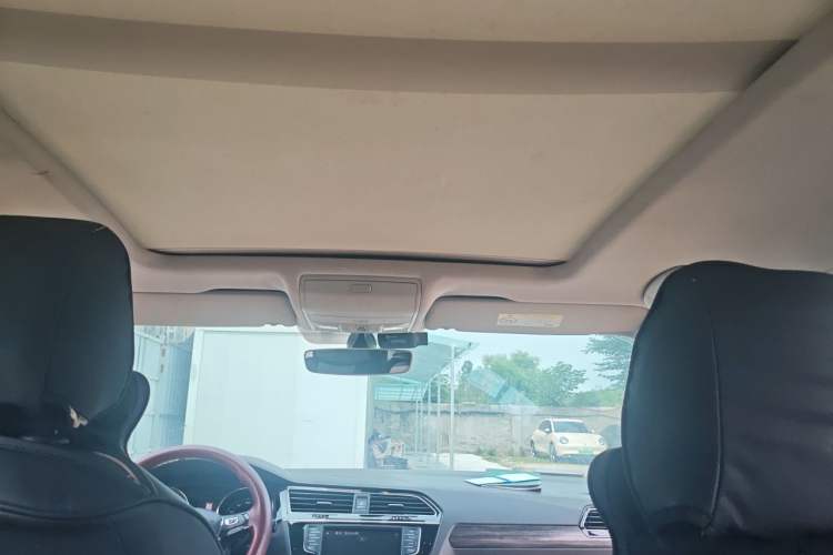 Used Volkswagen Tiguan L 2017 330TSI Automatic Two-Wheel Drive Luxury Edition Headliner