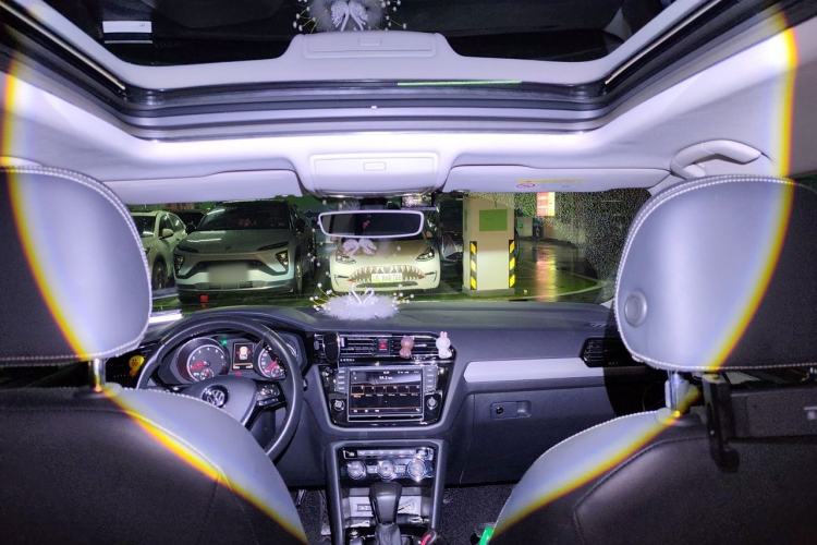 Used Volkswagen Tiguan L 2017 380TSI Automatic All-Wheel-Drive Luxury Edition Headliner