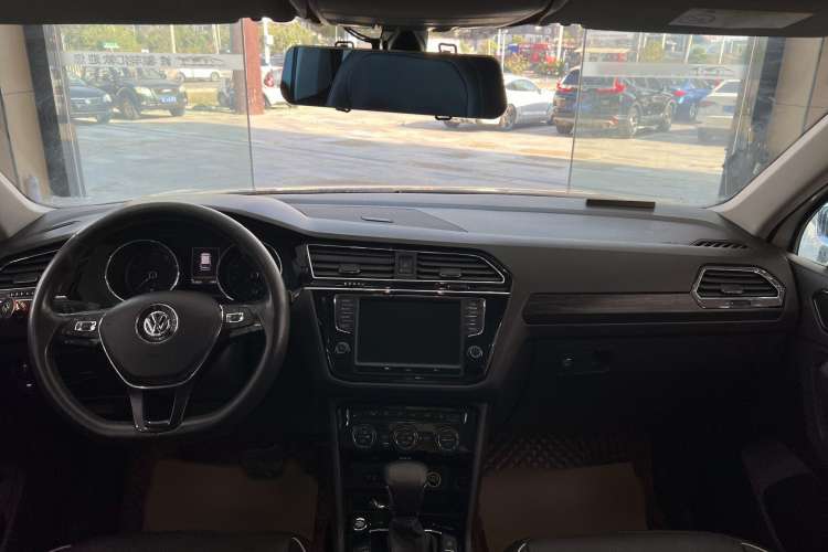 Used Volkswagen Tiguan L 2017 330TSI Automatic Two-Wheel Drive Flagship Edition Interior 1