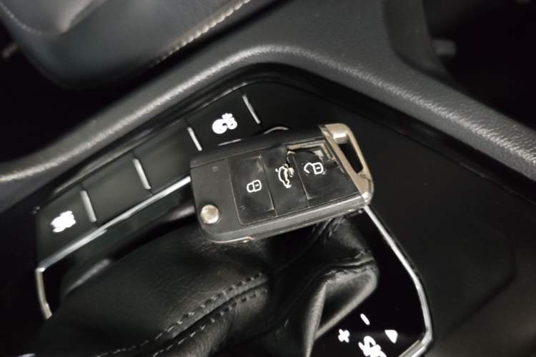 Used Volkswagen Tiguan L 2017 330TSI Automatic Two-Wheel Drive Comfort Edition Interior 1