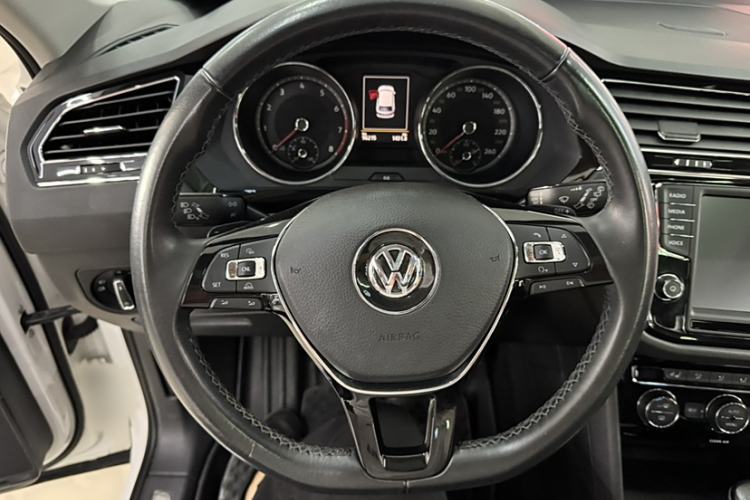 Used Volkswagen Tiguan L 2017 330TSI Automatic Two-Wheel Drive Flagship Edition Interior 1