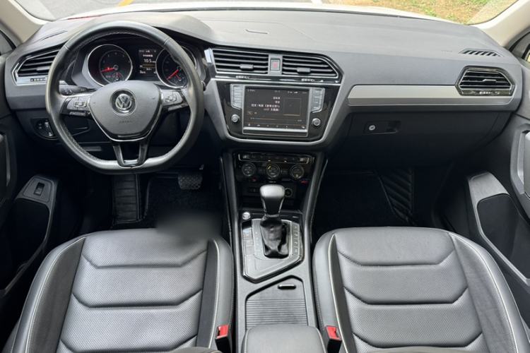 Used Volkswagen Tiguan L 2017 330TSI Automatic Two-Wheel Drive Flagship Edition Interior 1