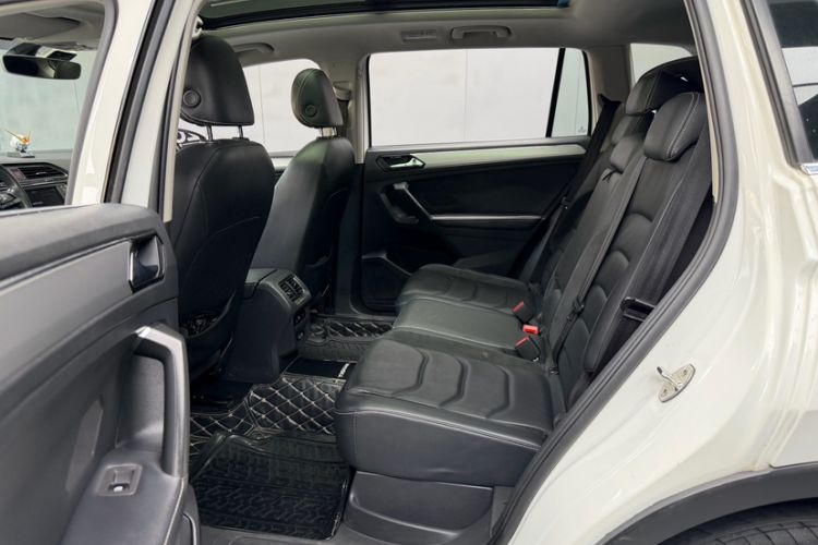 Used Volkswagen Tiguan L 2017 380TSI Automatic All-Wheel-Drive Luxury Edition Interior 1
