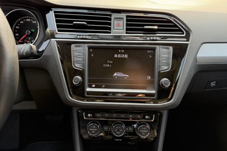 Used Volkswagen Tiguan L 2017 330TSI Automatic Two-Wheel Drive Luxury Edition Interior 10