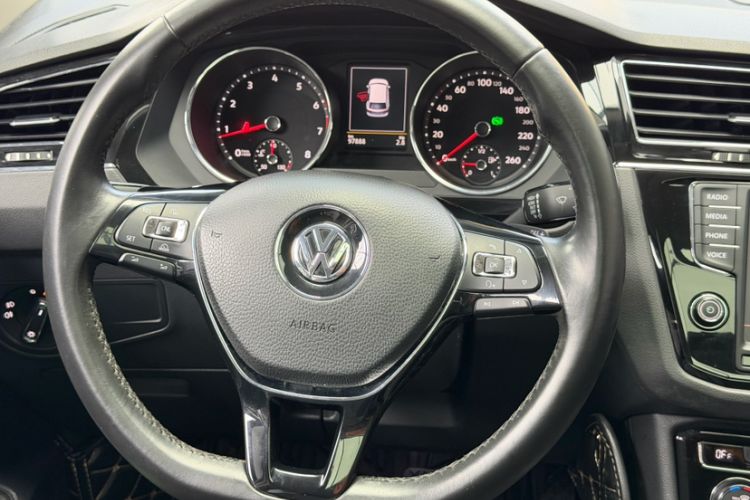 Used Volkswagen Tiguan L 2017 380TSI Automatic All-Wheel-Drive Luxury Edition Interior 11