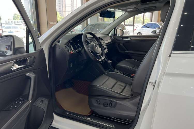 Used Volkswagen Tiguan L 2017 330TSI Automatic Two-Wheel Drive Flagship Edition Interior 2