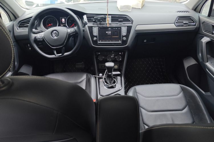Used Volkswagen Tiguan L 2017 330TSI Automatic Two-Wheel Drive Comfort Edition Interior 2