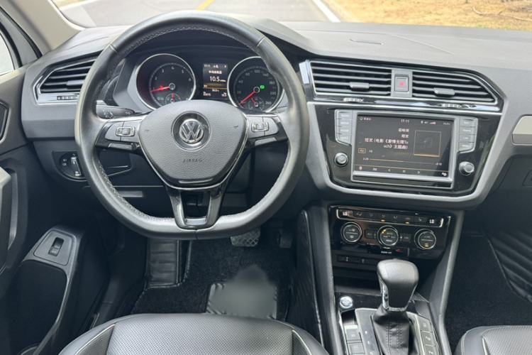 Used Volkswagen Tiguan L 2017 330TSI Automatic Two-Wheel Drive Flagship Edition Interior 2