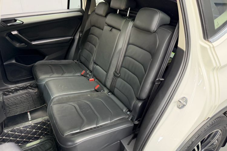 Used Volkswagen Tiguan L 2017 380TSI Automatic All-Wheel-Drive Luxury Edition Interior 2