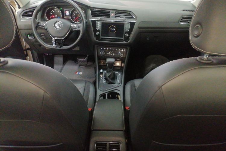 Used Volkswagen Tiguan L 2017 330TSI Automatic Two-Wheel Drive Luxury Edition Interior 2