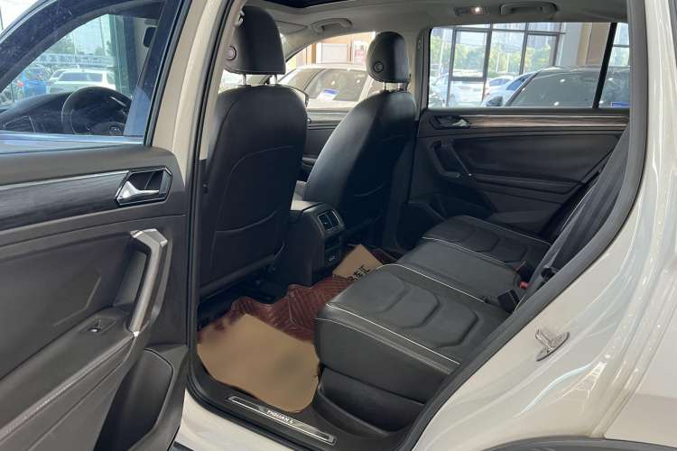 Used Volkswagen Tiguan L 2017 330TSI Automatic Two-Wheel Drive Flagship Edition Interior 3