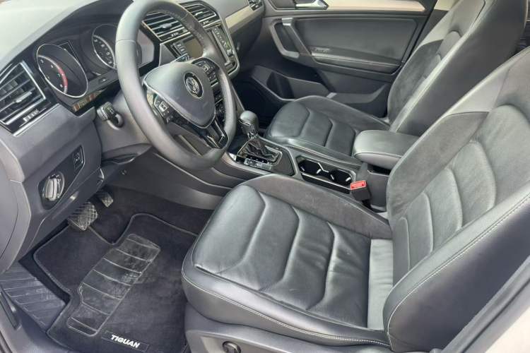 Used Volkswagen Tiguan L 2017 330TSI Automatic Two-Wheel Drive Comfort Edition Interior 3