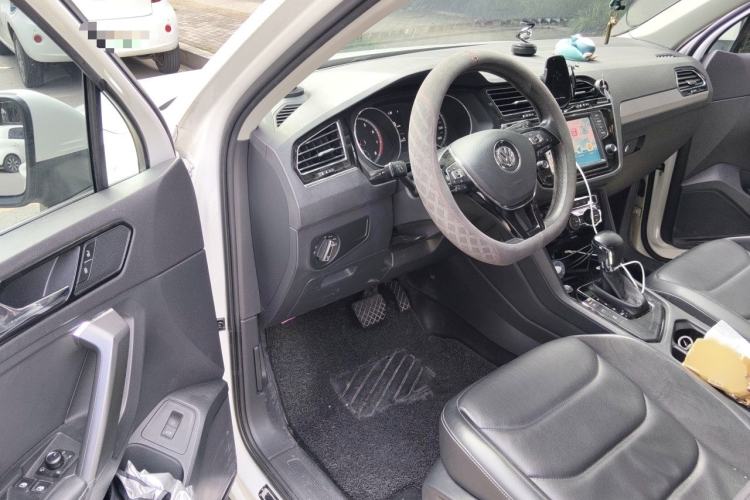 Used Volkswagen Tiguan L 2017 380TSI Automatic All-Wheel-Drive Luxury Edition Interior 3