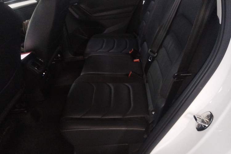 Used Volkswagen Tiguan L 2017 330TSI Automatic Two-Wheel Drive Comfort Edition Interior 4