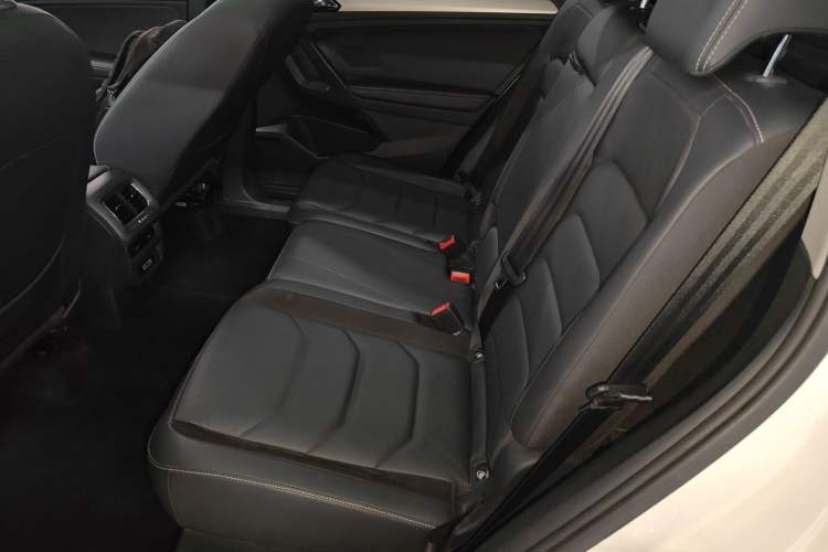 Used Volkswagen Tiguan L 2017 330TSI Automatic Two-Wheel Drive Luxury Edition Interior 4
