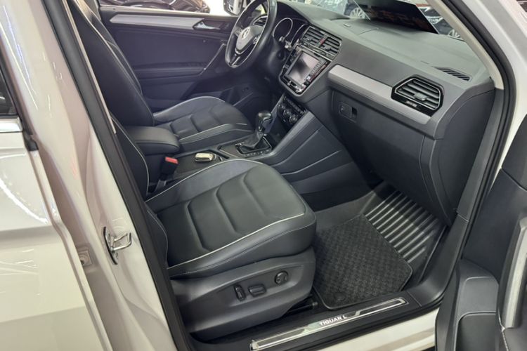 Used Volkswagen Tiguan L 2017 330TSI Automatic Two-Wheel Drive Flagship Edition Interior 6