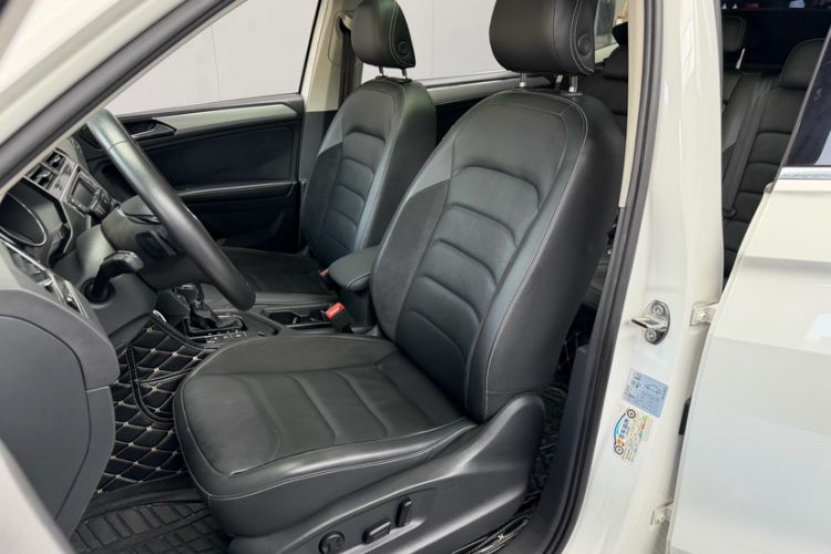 Used Volkswagen Tiguan L 2017 380TSI Automatic All-Wheel-Drive Luxury Edition Interior 7